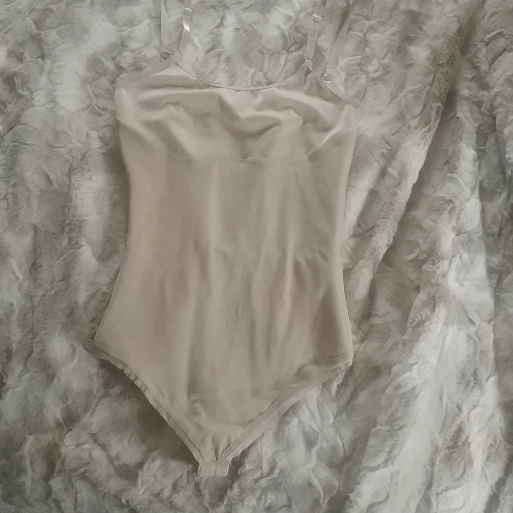 VEDETTE 109. Bodysuit in Thong Back